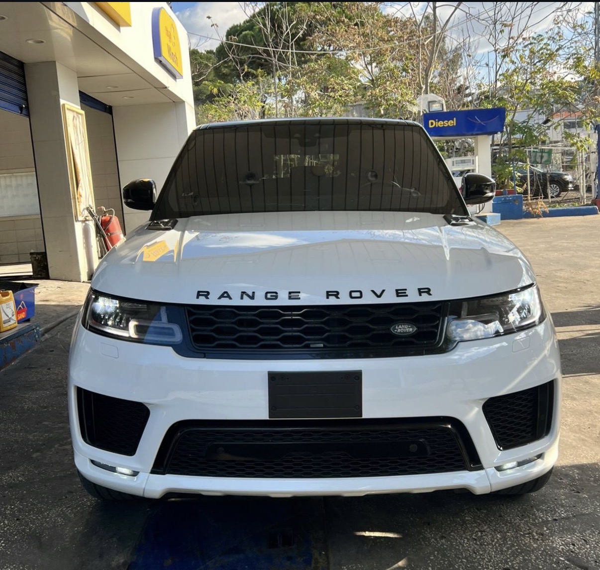 White Range Rover Sport with mountain skies